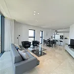 Skyhigh Park View Apartment *